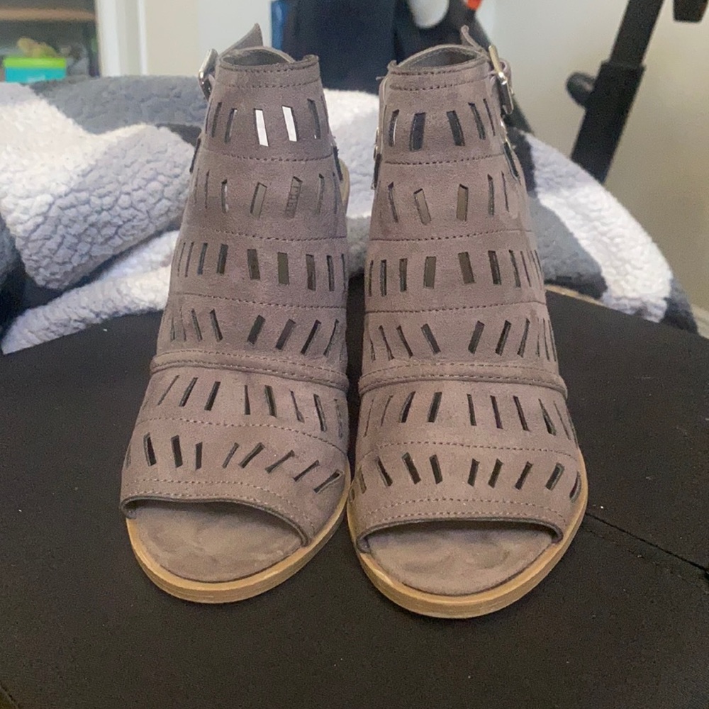 Super cute grey suede heels